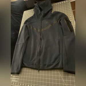 Nike Men's Navy Performance Jacket with Black Accents